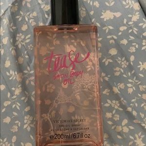 Tease satin body oil